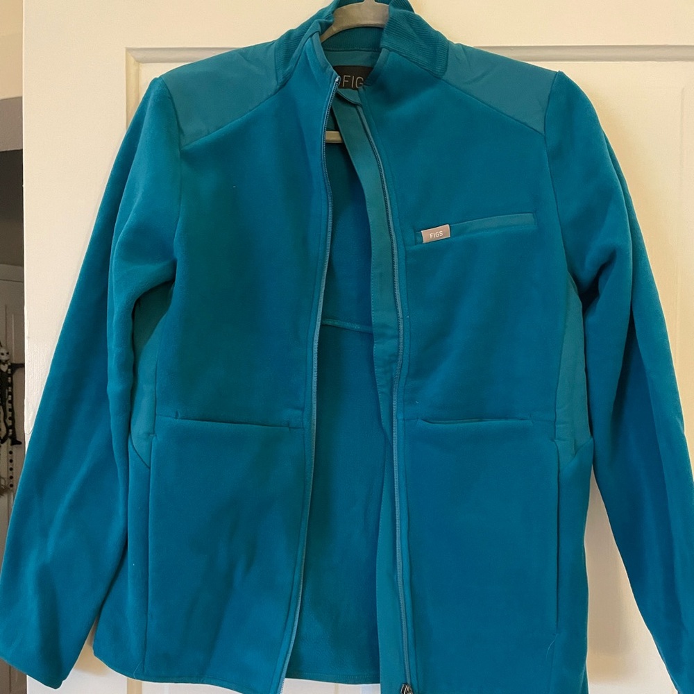 Figs pacific blue on shift fleece jacket